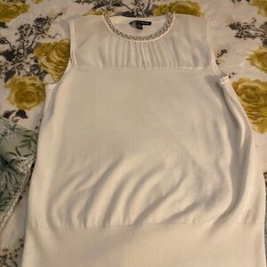 Cute sleeveless sweater top